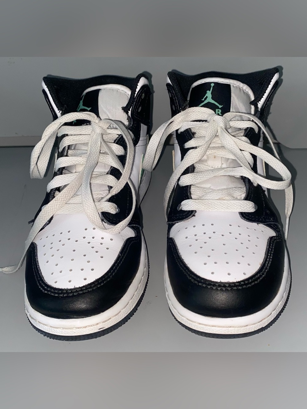 Air Jordan 1 Mid Green Glow size 4Y kids DQ8423-103 - Picture 5 of 8